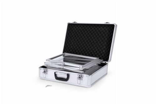 Waliza transportowa ze złożonym stojakiem